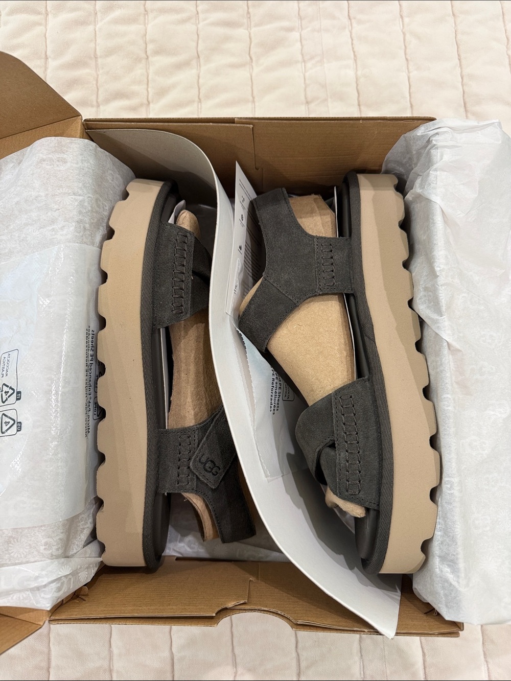 UGG®
Sungaze Strappy
Sandal (Women) size 9